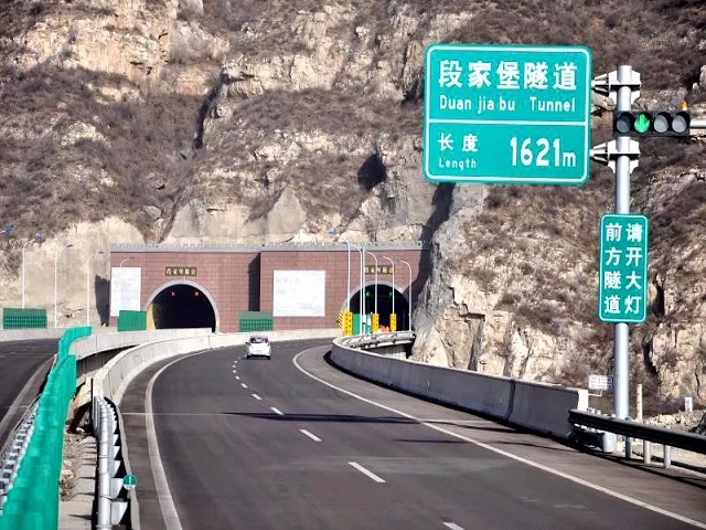 灵河高速公路段家堡隧道